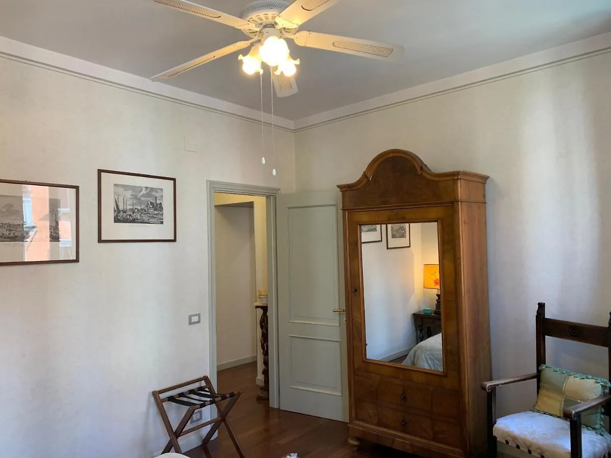 Casa Verde Canal View Apartment ヴェネツィア