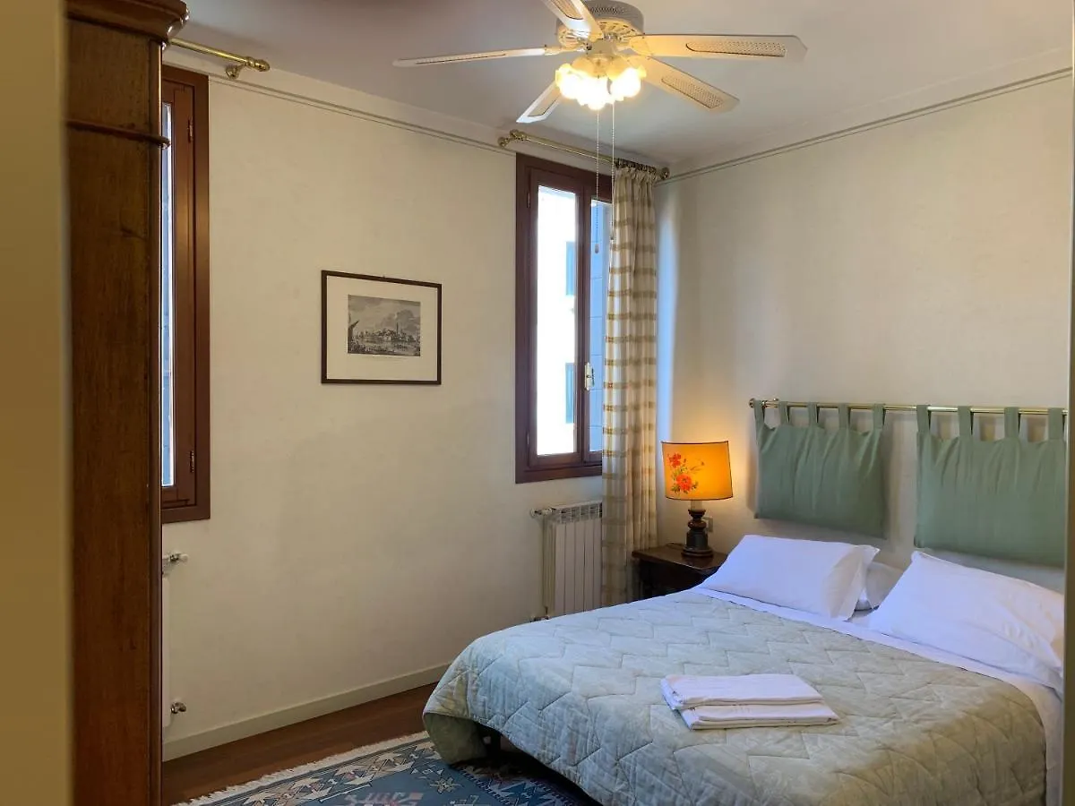Casa Verde Canal View Apartment ヴェネツィア