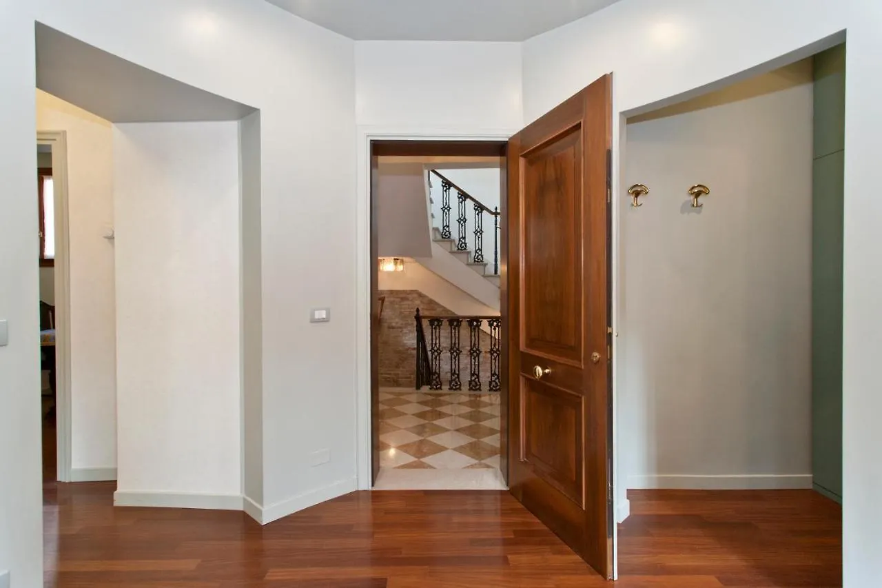 Casa Verde Canal View Apartment Venice