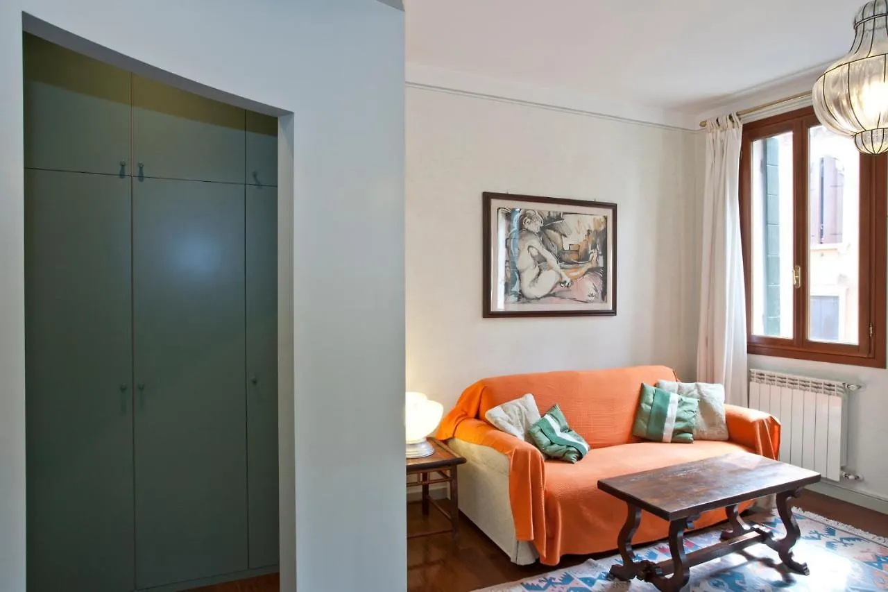 Casa Verde Canal View Apartment Venice