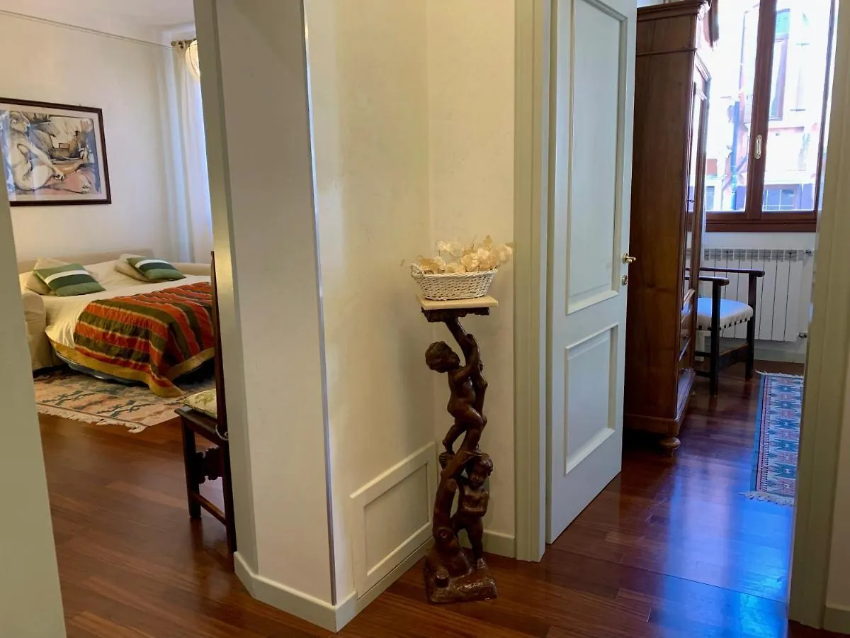 Casa Verde Canal View Apartment Venice