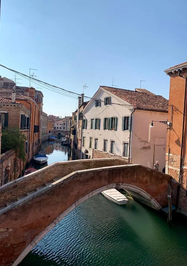 Casa Verde Canal View Apartment Venice